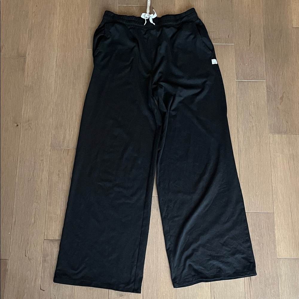Vuori Halo Essentials Wide Leg Pants Black Heather size medium